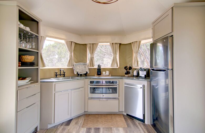 Firesong Ranch and Glamping - The Casita and Ndotto - Spicewood, Texas