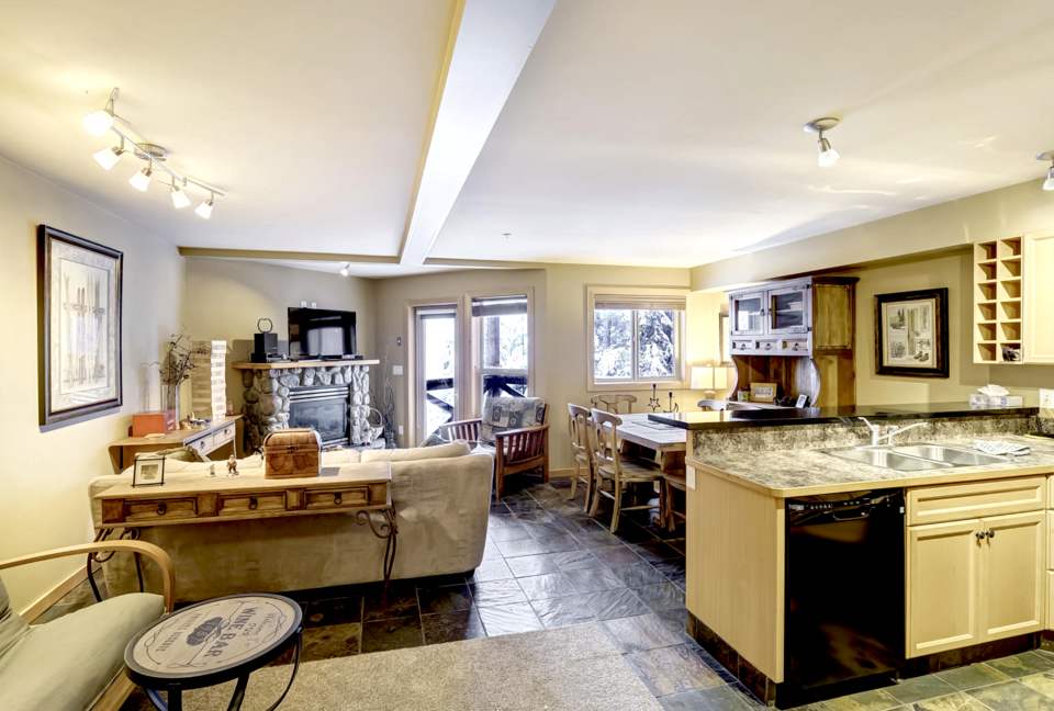 Ski-In/Ski-Out in the Heart of Apex Village - Apex Mountain Resort - Hedley, Canada