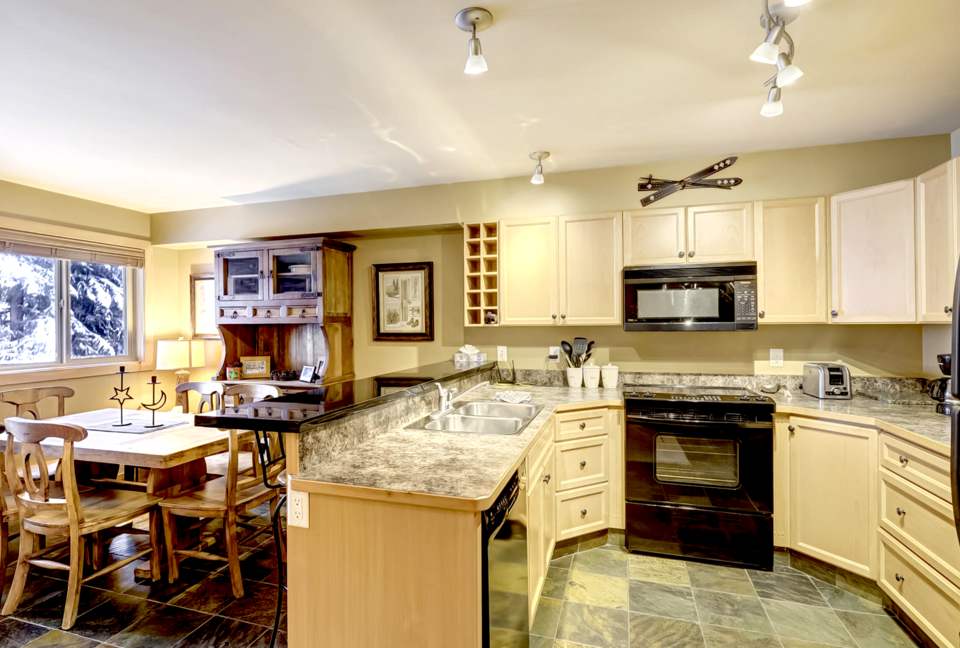 Ski-In/Ski-Out in the Heart of Apex Village - Apex Mountain Resort - Hedley, Canada