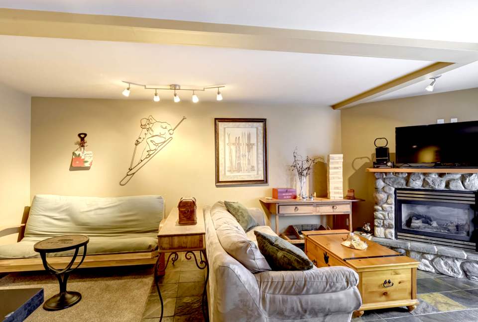 Ski-In/Ski-Out in the Heart of Apex Village - Apex Mountain Resort - Hedley, Canada