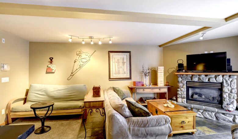 Ski-In/Ski-Out in the Heart of Apex Village - Apex Mountain Resort - Hedley, Canada