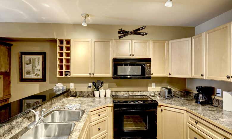 Ski-In/Ski-Out in the Heart of Apex Village - Apex Mountain Resort - Hedley, Canada