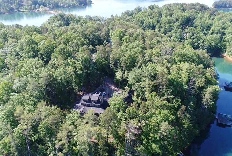 Rustic Retreat on Lake Keowee - Salem, South Carolina