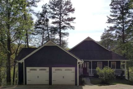 Water's Edge Lake House - Gainesville, Georgia