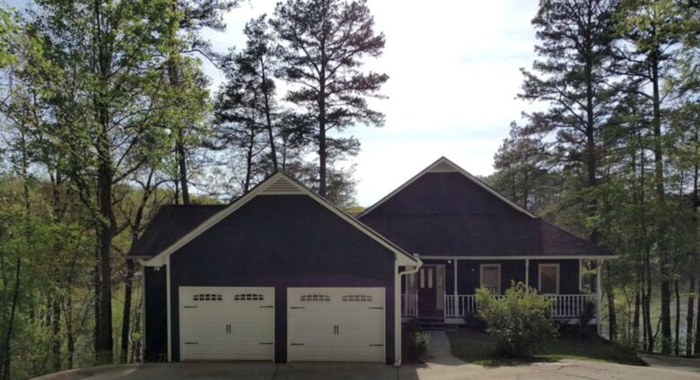 Water's Edge Lake House - Gainesville, Georgia