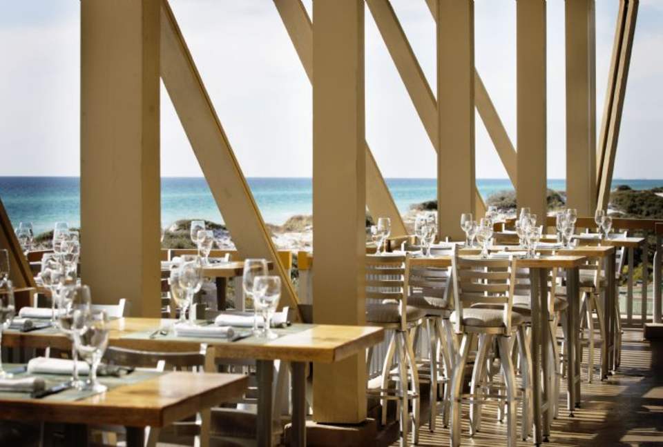 FishOOWater, on-site family restuarant with sunset views.