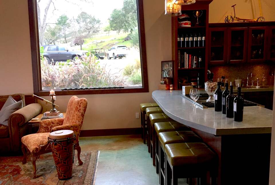 Spectacular Napa Valley V12 Vineyard Cottage with Private Tasting! - Napa, California