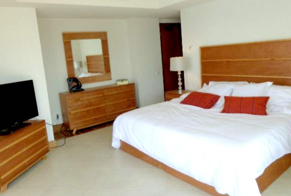 Master bdr with walk in closet and private bth