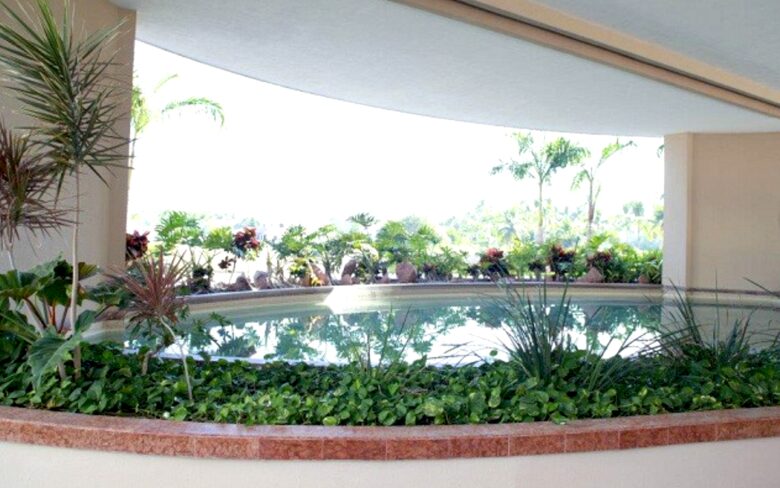 Motor lobby and cascade.