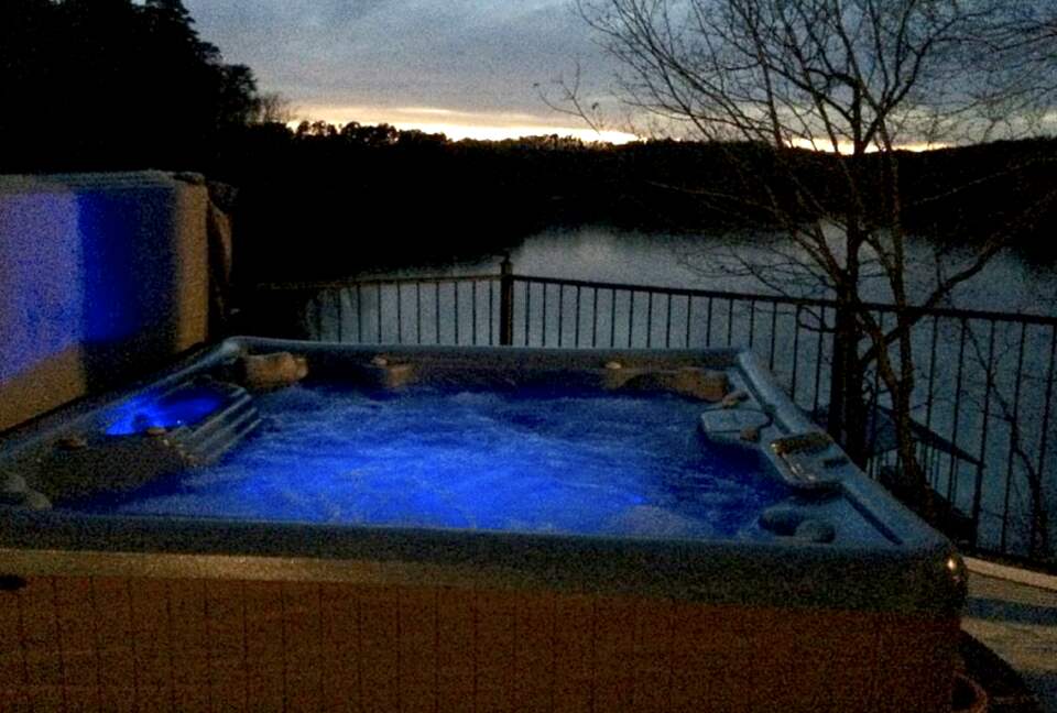 Sunset Summit on Lake Lanier - Lula, Georgia