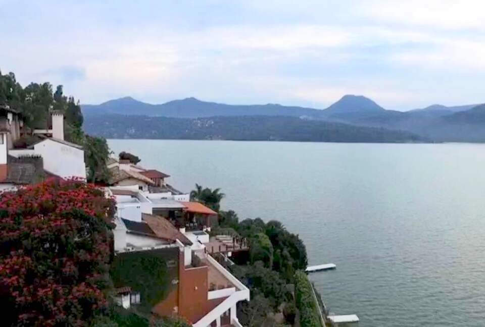 Lakefront Luxury in Valle de Bravo - Valle de Bravo, Mexico