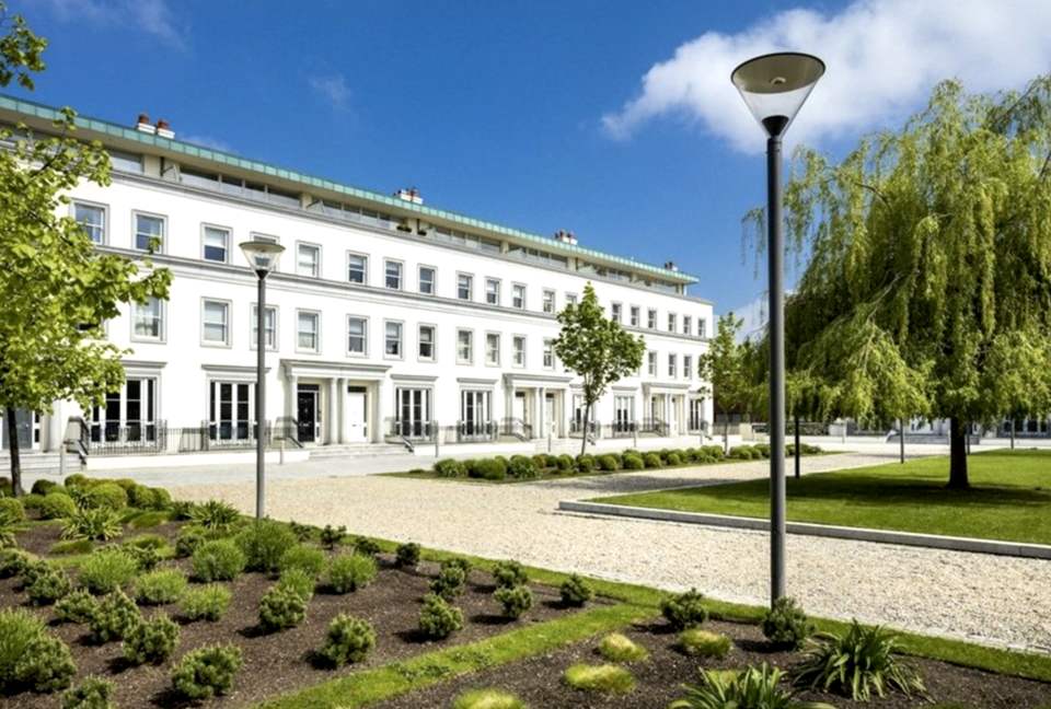 Charming Edward Square Townhome - Ballsbridge, Ireland