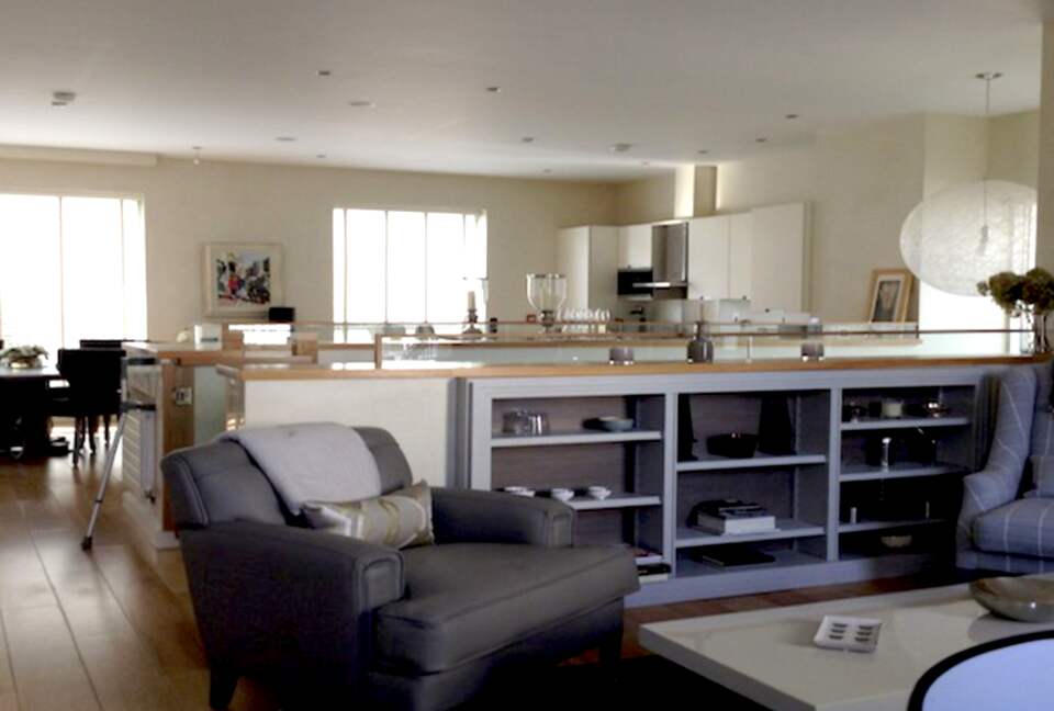 Charming Edward Square Townhome - Ballsbridge, Ireland