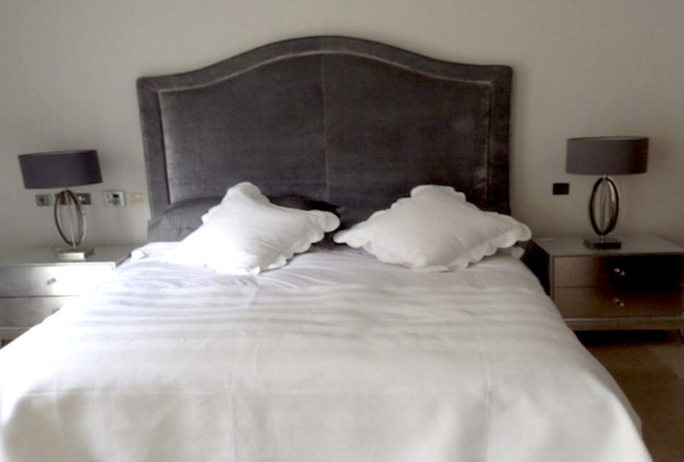 Charming Edward Square Townhome - Ballsbridge, Ireland