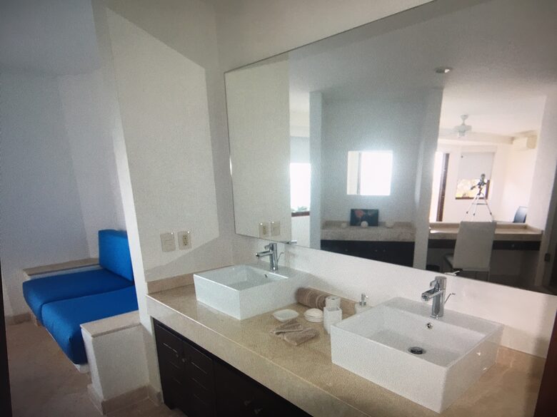 Pacific Paradise - Ixtapa de Azueta, Mexico