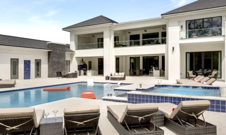 The White House Of Reunion - Reunion, Florida