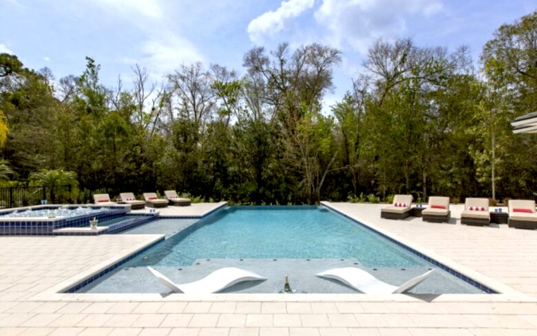 The White House Of Reunion - Reunion, Florida