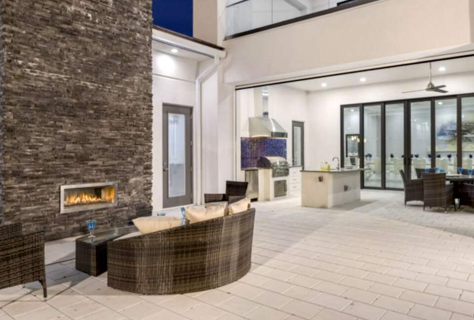 The White House Of Reunion - Reunion, Florida