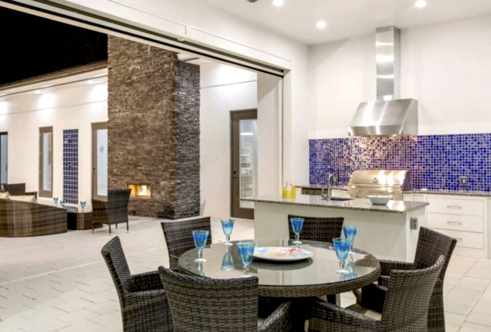 The White House Of Reunion - Reunion, Florida