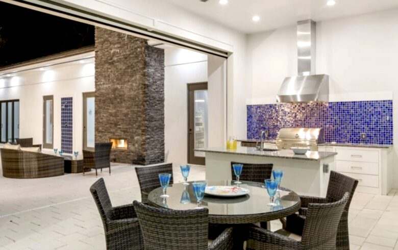 The White House Of Reunion - Reunion, Florida