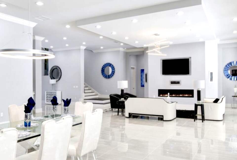 The White House Of Reunion - Reunion, Florida