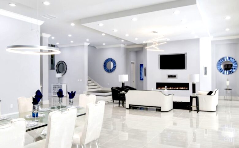 The White House Of Reunion - Reunion, Florida