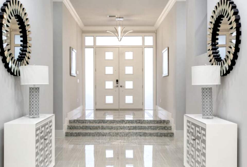 The White House Of Reunion - Reunion, Florida