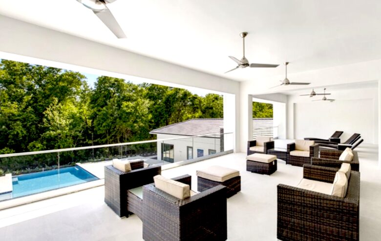 The White House Of Reunion - Reunion, Florida