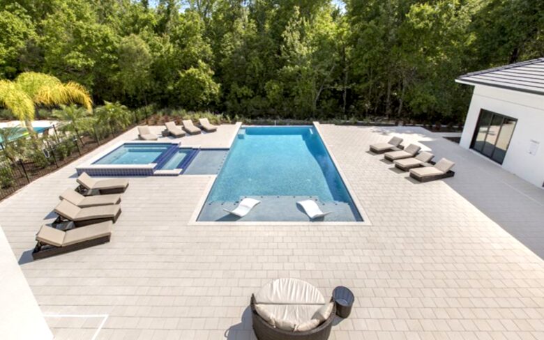 The White House Of Reunion - Reunion, Florida