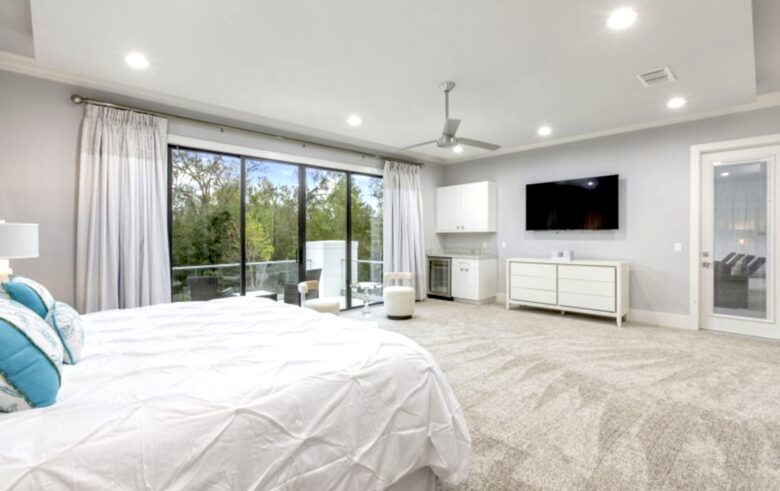 The White House Of Reunion - Reunion, Florida