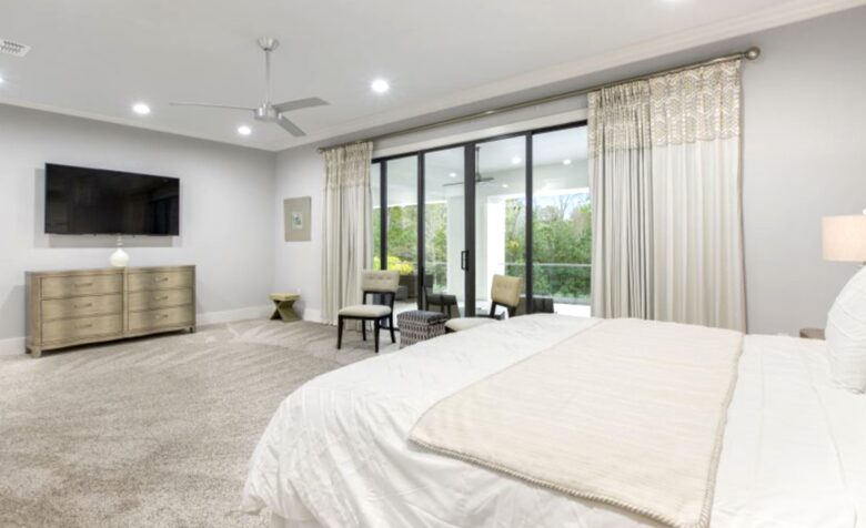 The White House Of Reunion - Reunion, Florida