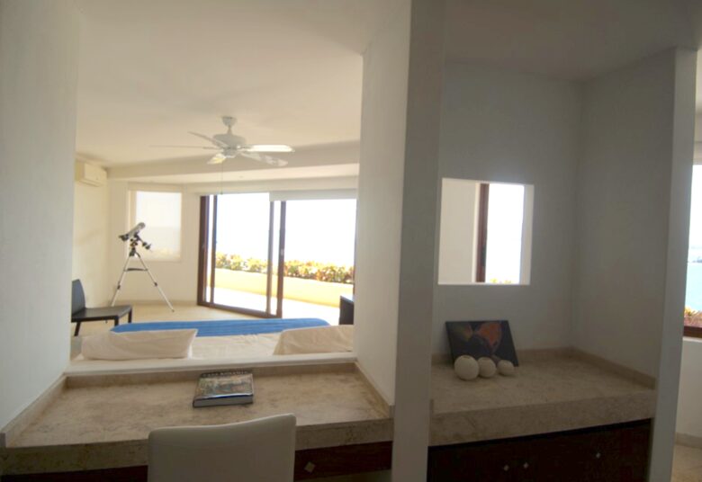 Pacific Paradise - Ixtapa de Azueta, Mexico