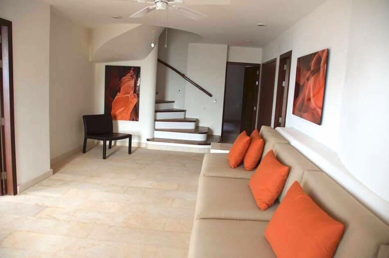 Pacific Paradise - Ixtapa de Azueta, Mexico