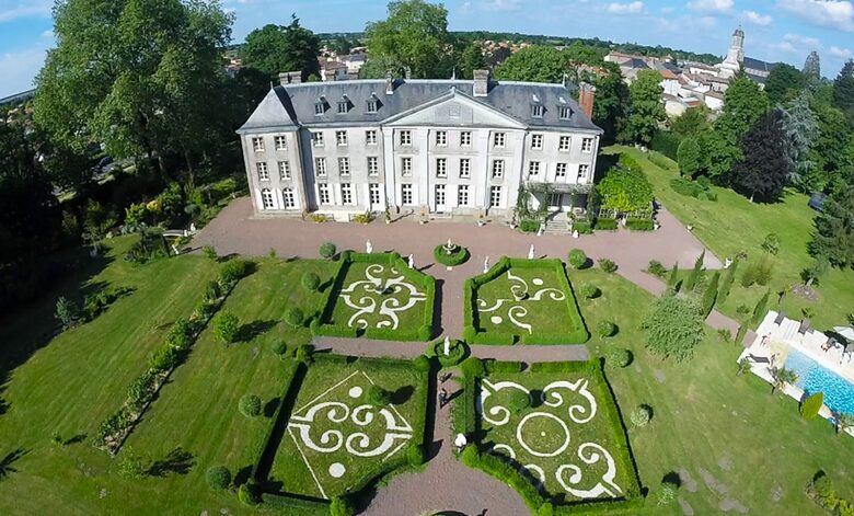 Château De Vézins (R) - Cholet, France