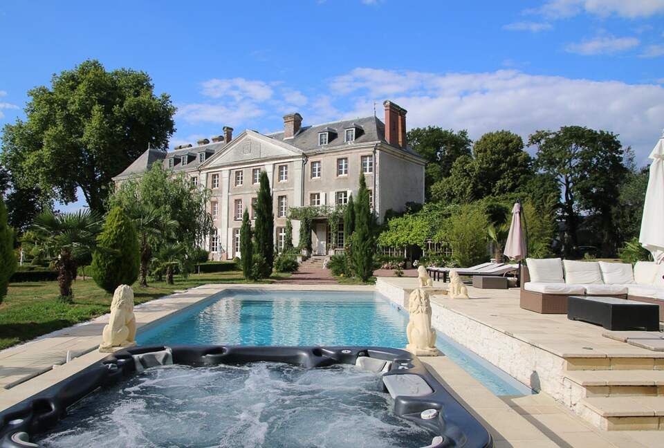 Château De Vézins (R) - Cholet, France