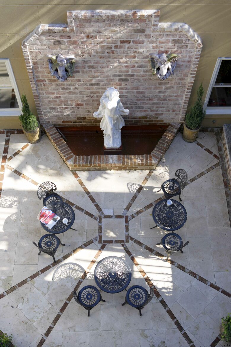 Wedding Cake Mansion - Savannah, Georgia