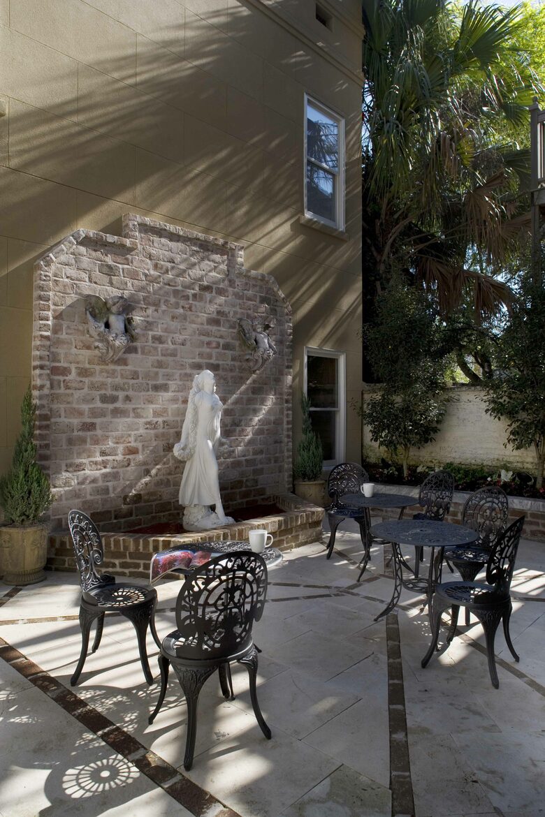 Wedding Cake Mansion - Savannah, Georgia