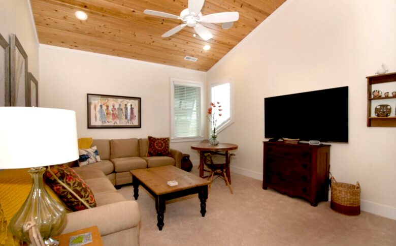 Whit's Inn - Pawleys Island, South Carolina