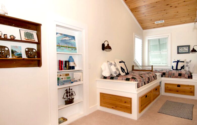 Whit's Inn - Pawleys Island, South Carolina