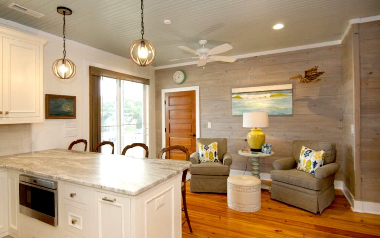 Whit's Inn - Pawleys Island, South Carolina