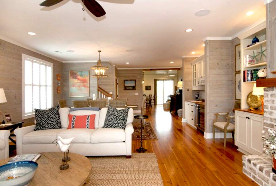 Whit's Inn - Pawleys Island, South Carolina