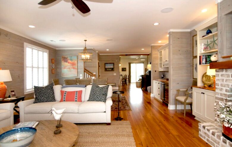 Whit's Inn - Pawleys Island, South Carolina