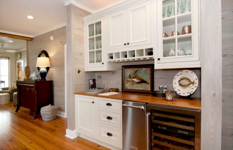 Whit's Inn - Pawleys Island, South Carolina