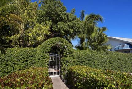 Olde Marco Island Inn Penthouse Soleil - Marco Island, Florida