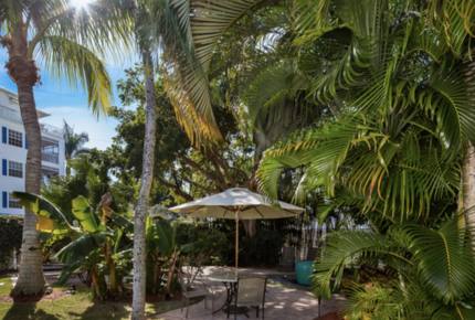Olde Marco Island Inn Penthouse Soleil - Marco Island, Florida