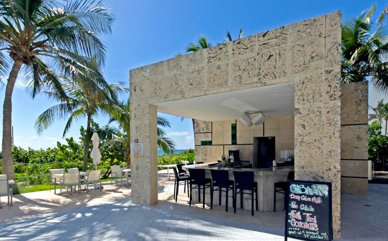 Ocean View Carillon Luxury Wellness Resort - Miami Beach, Florida