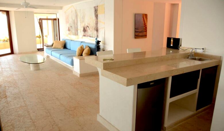 Pacific Paradise - Ixtapa de Azueta, Mexico