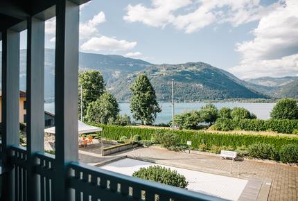 Home on Lake Thun - Daerlingen, Switzerland