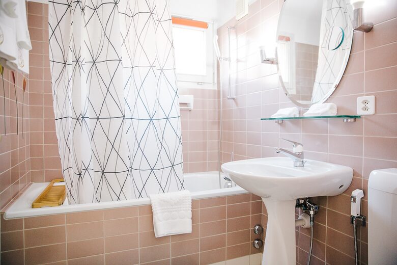 Home on Lake Thun - Daerlingen, Switzerland