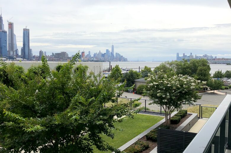 Million Dollar Manhattan View - Short Ferry to Manhattan! - Weehawken, New Jersey